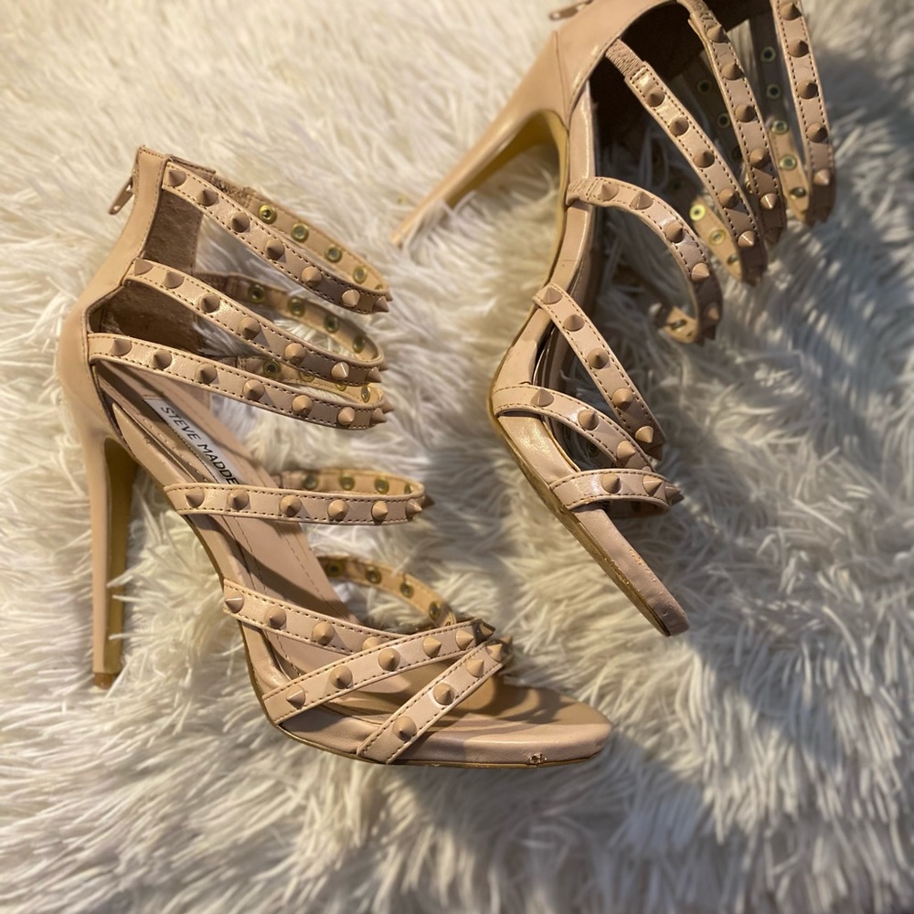 Steve Madden nude studded heels